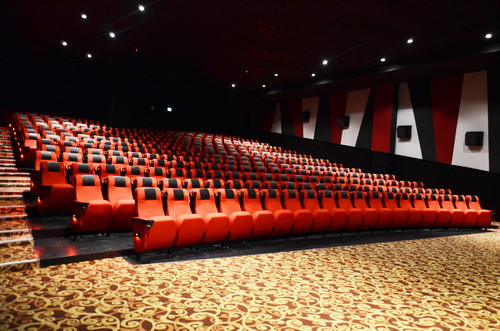 Cụm rạp Platinum Cineplex hiện đại theo tiêu chuẩn quốc tế, đem đến không gian âm thanh sống động và hình ảnh tinh tế, nơi bạn có thể thoải mái đắm chìm trong những siêu phẩm điện ảnh của cả thế giới.