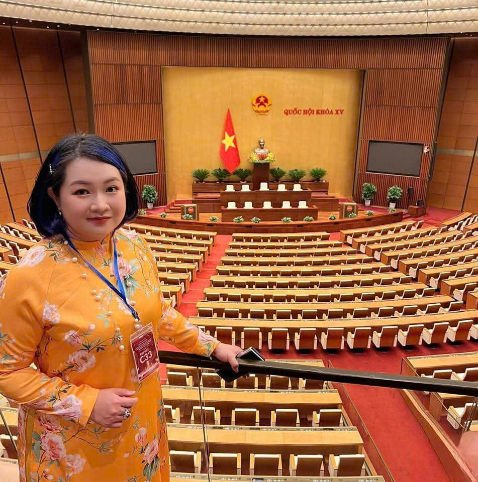 Cô giáo Hoàng Hà Minh Cô giáo Hoàng Hà Minh