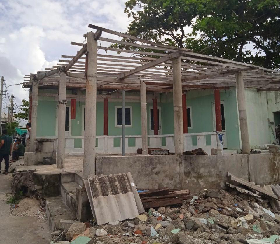 Bão đổ bộ đất liền các tỉnh Thừa Thiên Huế – Quảng Ngãi ảnh 10