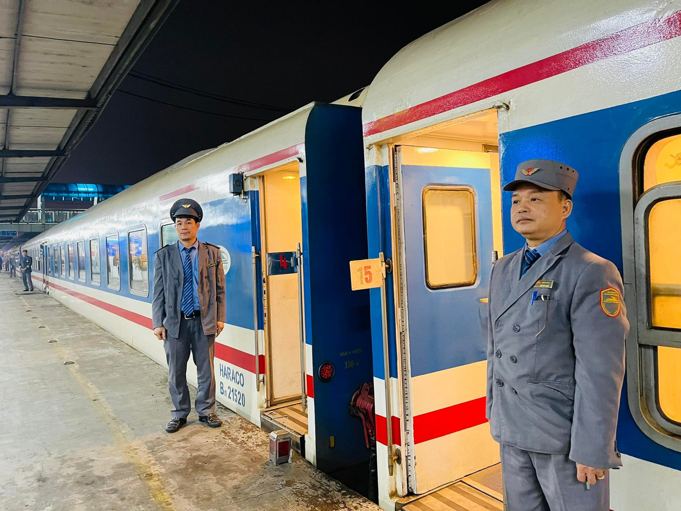 Không khí đón Tết Quý Mão trên cả nước ảnh 54