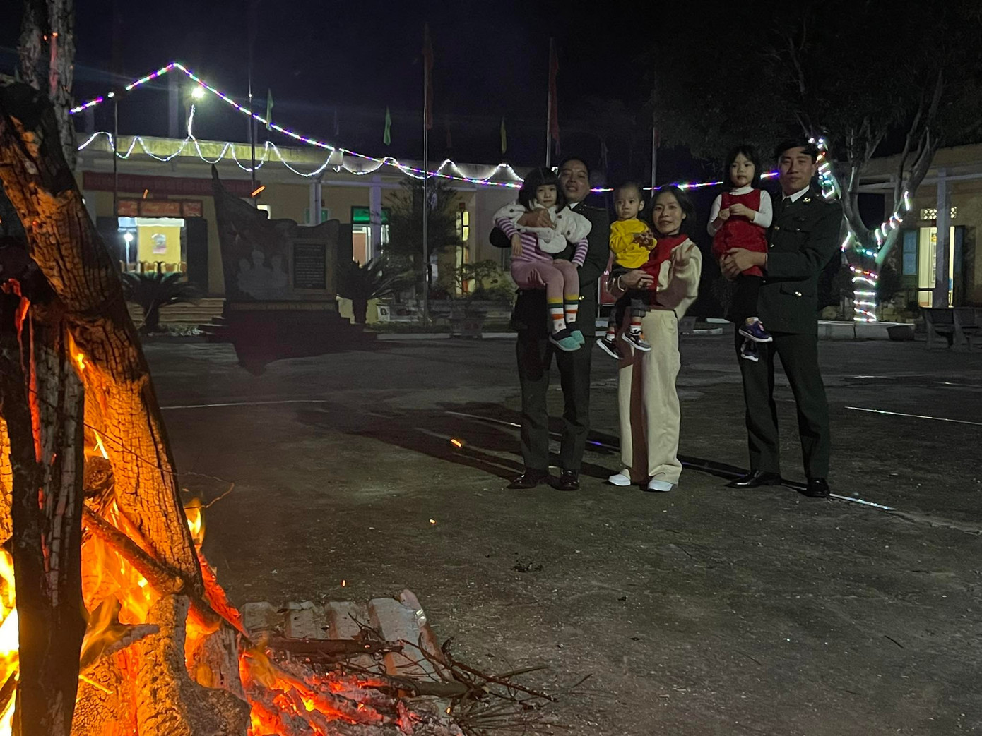 Không khí đón Tết Quý Mão trên cả nước ảnh 48