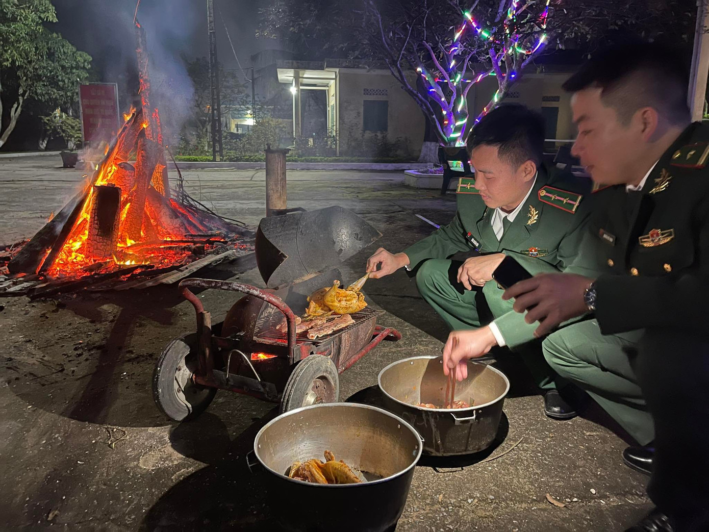 Không khí đón Tết Quý Mão trên cả nước ảnh 47