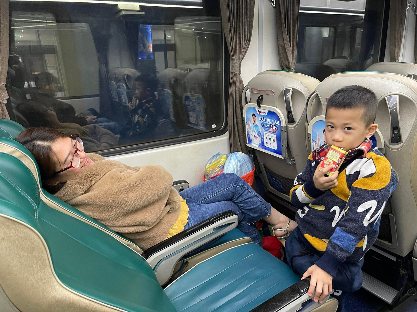 Không khí đón Tết Quý Mão trên cả nước ảnh 56