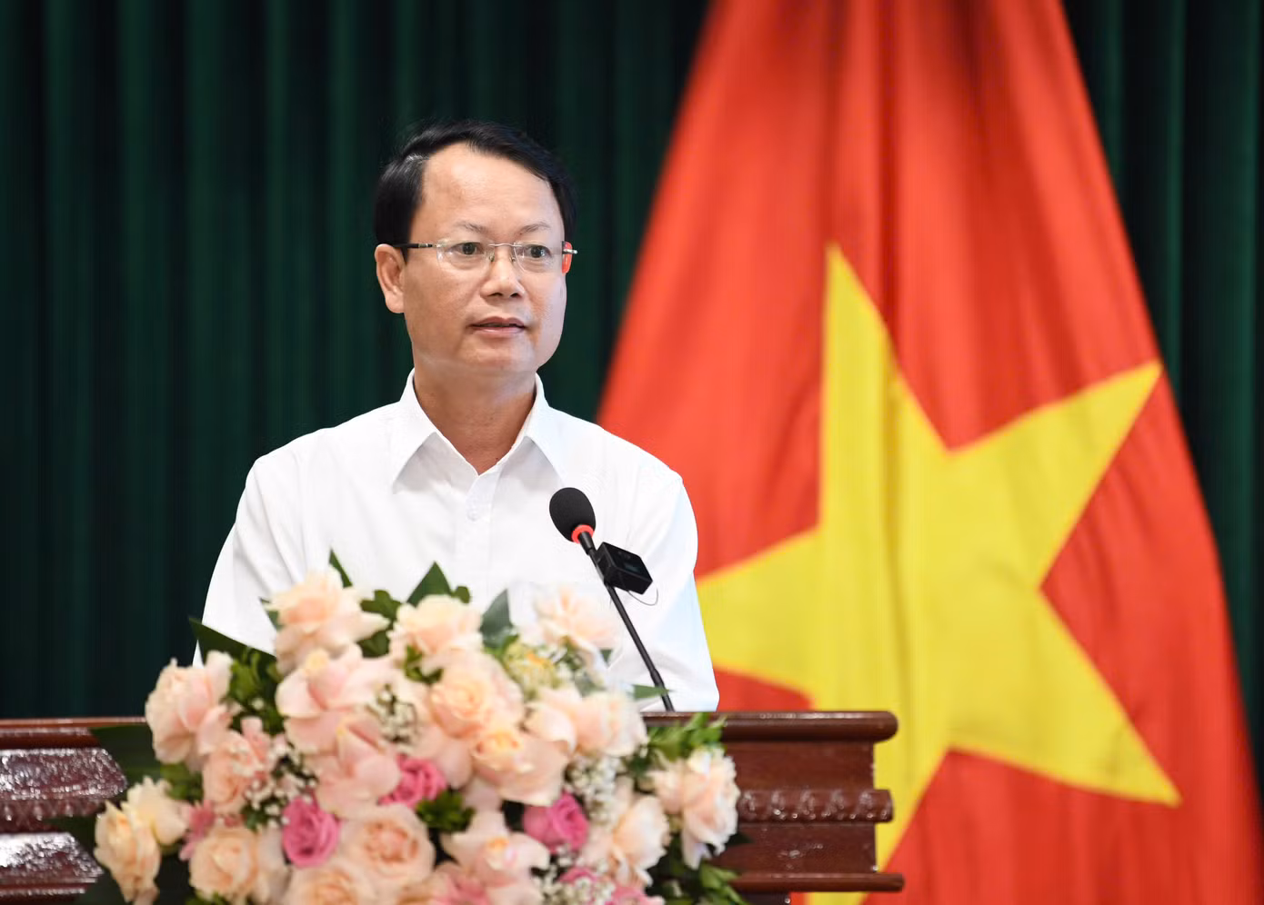 Ông Phùng Tân Nhị, Phó Bí thư Thường trực Huyện ủy, Chủ tịch Hội đồng nhân dân huyện Ba Vì phát biểu. Ảnh: Như Ý