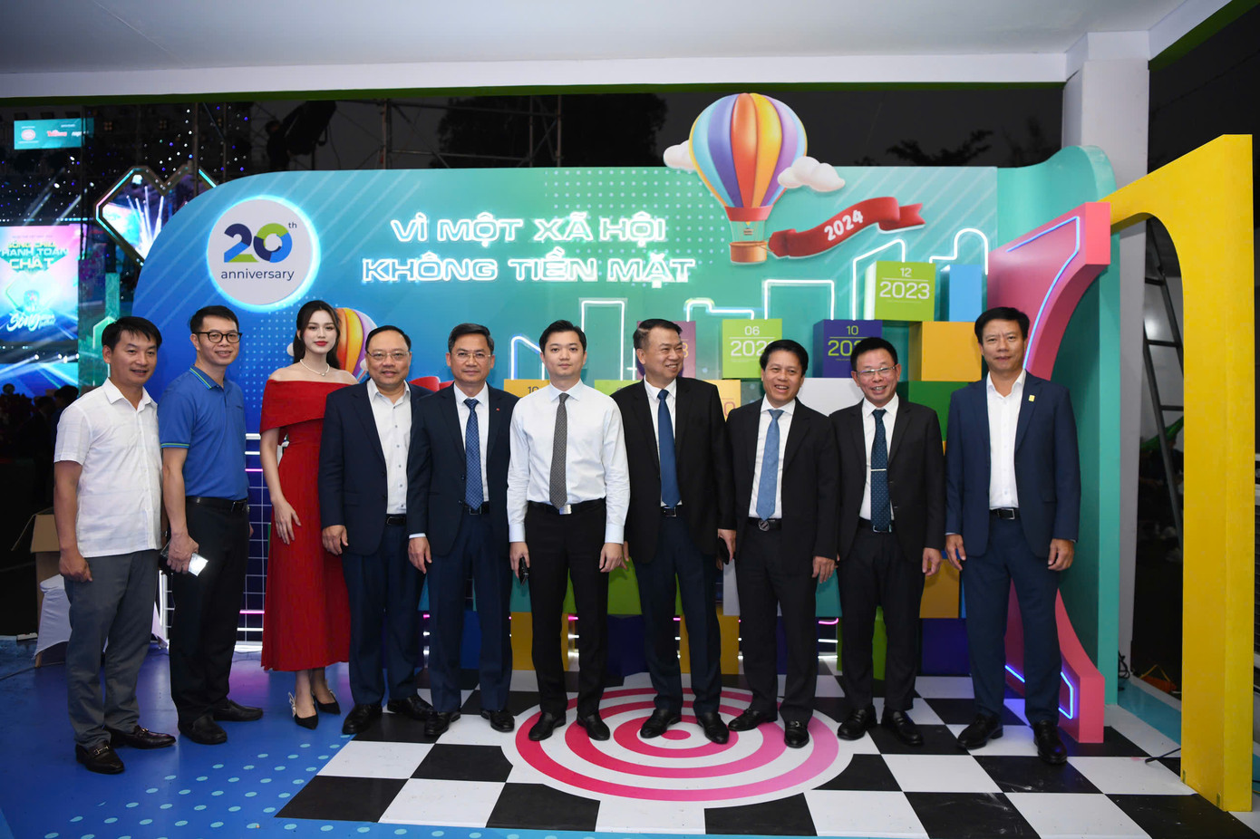 Các đại biểu tham quan gian hàng của Công ty Cổ phần thanh toán Quốc gia Việt Nam Napas. Các đại biểu tham quan gian hàng của Công ty Cổ phần thanh toán Quốc gia Việt Nam Napas.