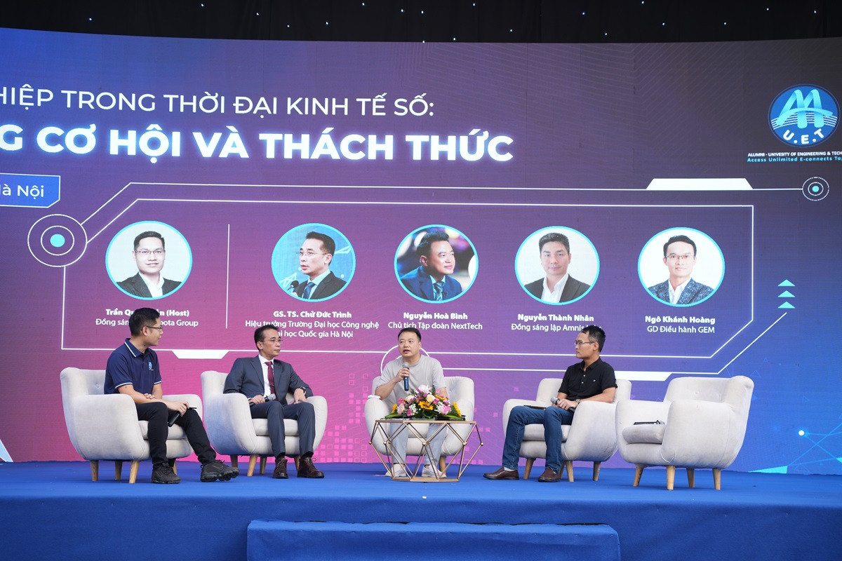 Các chuyên gia chia sẻ tại hội thảo. Các chuyên gia chia sẻ tại hội thảo.