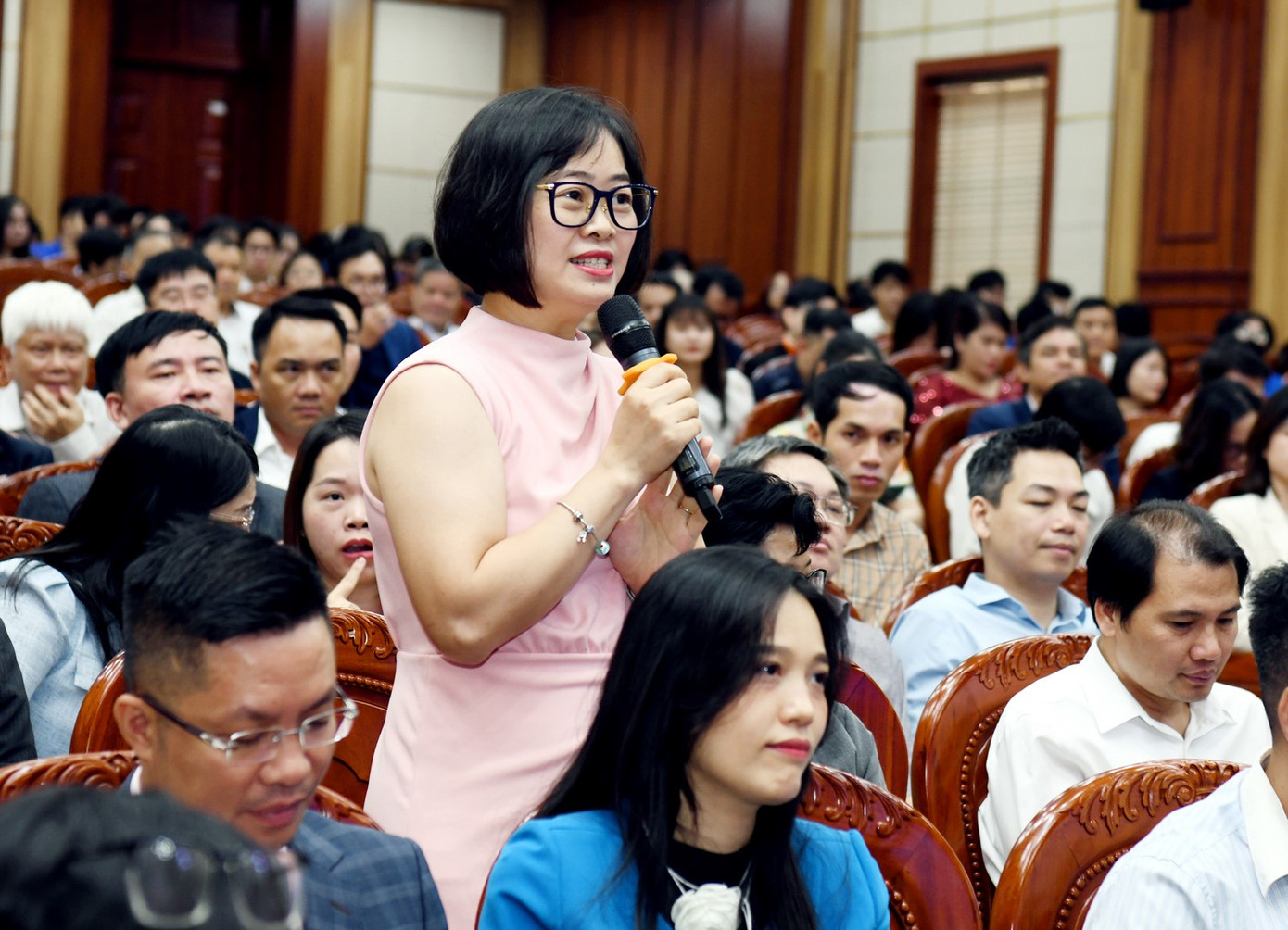 Đại diện doanh nghiệp chia sẻ thông tin tại hội nghị.