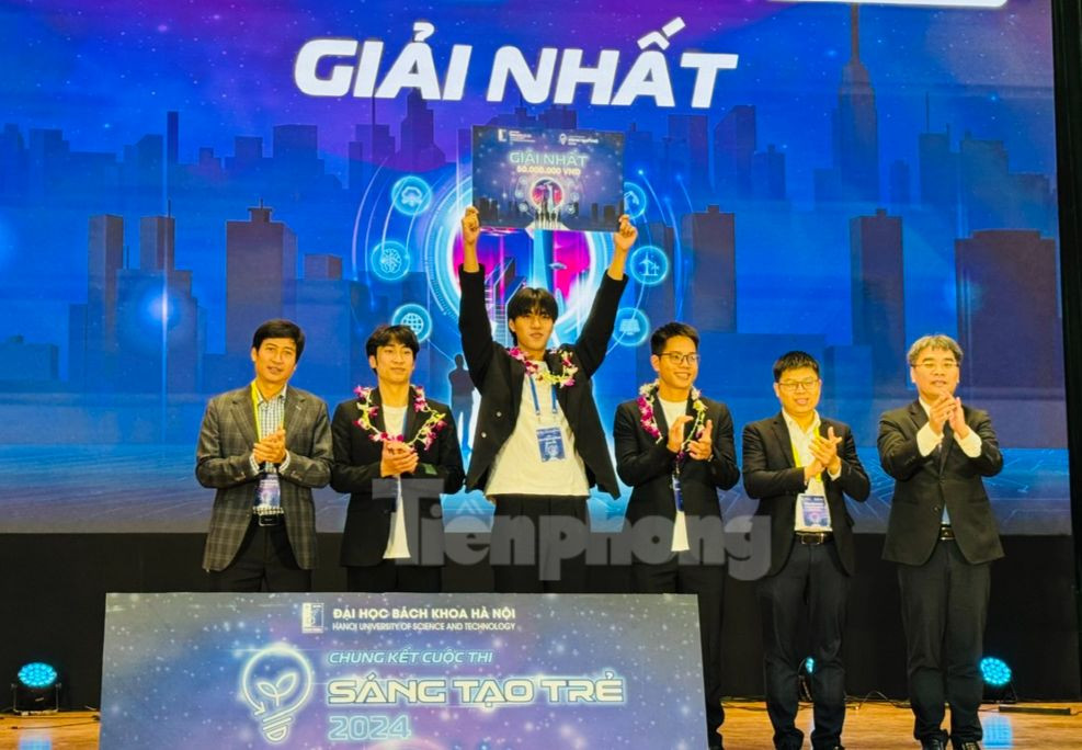 DNA MECHATRONIC giành giải Nhất cuộc thi Sáng tạo trẻ 2024 do ĐH Bách khoa Hà Nội tổ chức. Ảnh: Nghiêm Huê