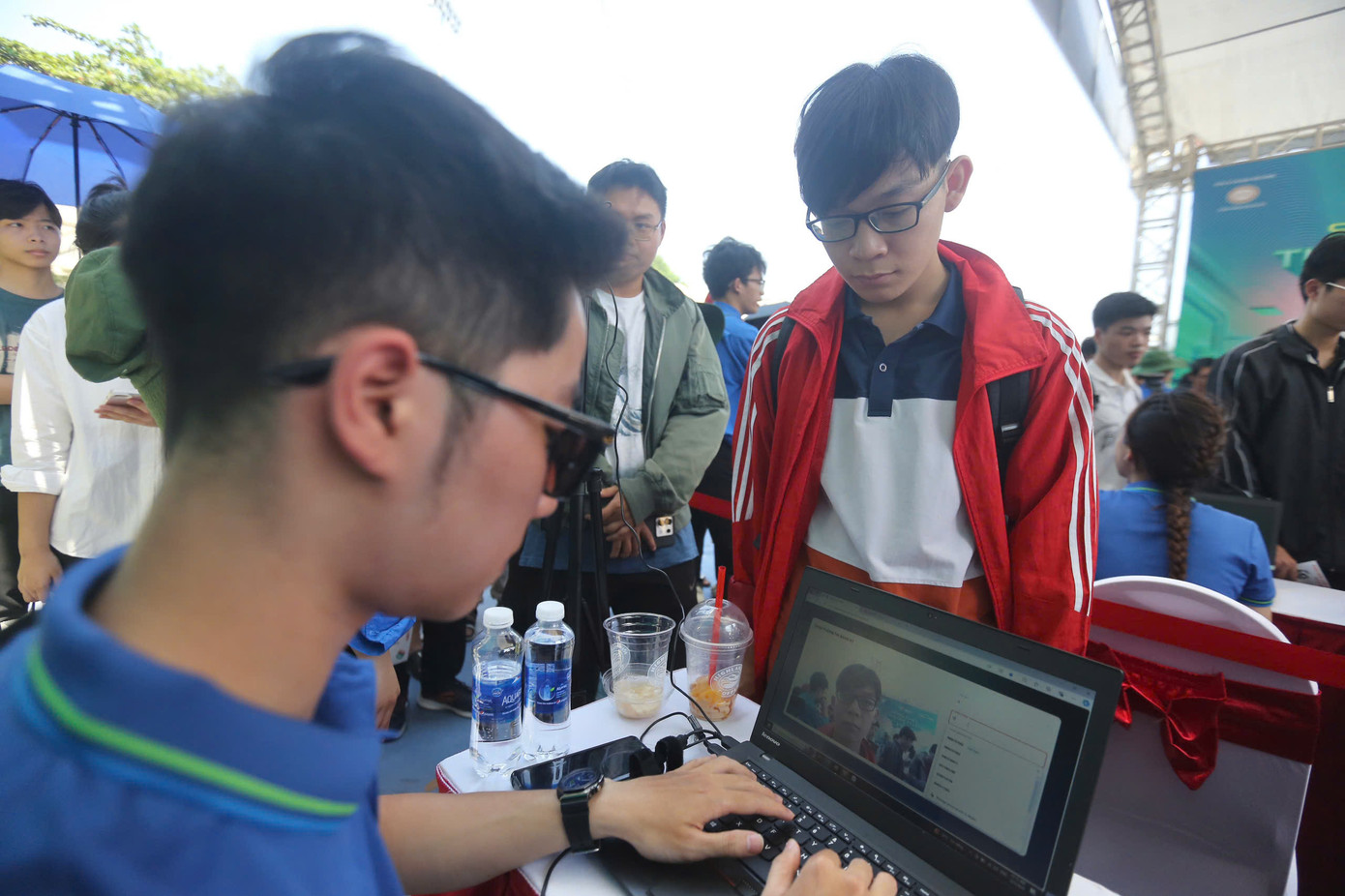 Sinh viên trải nghiệm công nghệ mới tại sự kiện Ngày Thẻ Việt Nam 2024 - Sóng Festival Sinh viên trải nghiệm công nghệ mới tại sự kiện Ngày Thẻ Việt Nam 2024 - Sóng Festival