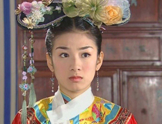 Huỳnh Dịch viết tâm thư dài gửi đến ân sư giúp cô thành danh. Huỳnh Dịch viết tâm thư dài gửi đến ân sư giúp cô thành danh.