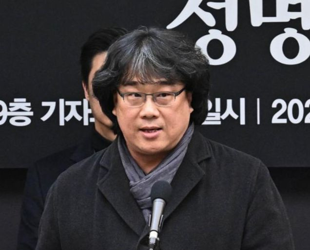 Đạo diễn Ký sinh trùng Bong Joon Ho là một trong số hơn 2.500 nhân vật thuộc ngành điện ảnh ký vào tuyên bố kêu gọi luận tội Tổng thống Hàn Quốc. Ảnh: The Korea Times. Đạo diễn Ký sinh trùng Bong Joon Ho là một trong số hơn 2.500 nhân vật thuộc ngành điện ảnh ký vào tuyên bố kêu gọi luận tội Tổng thống Hàn Quốc. Ảnh: The Korea Times.