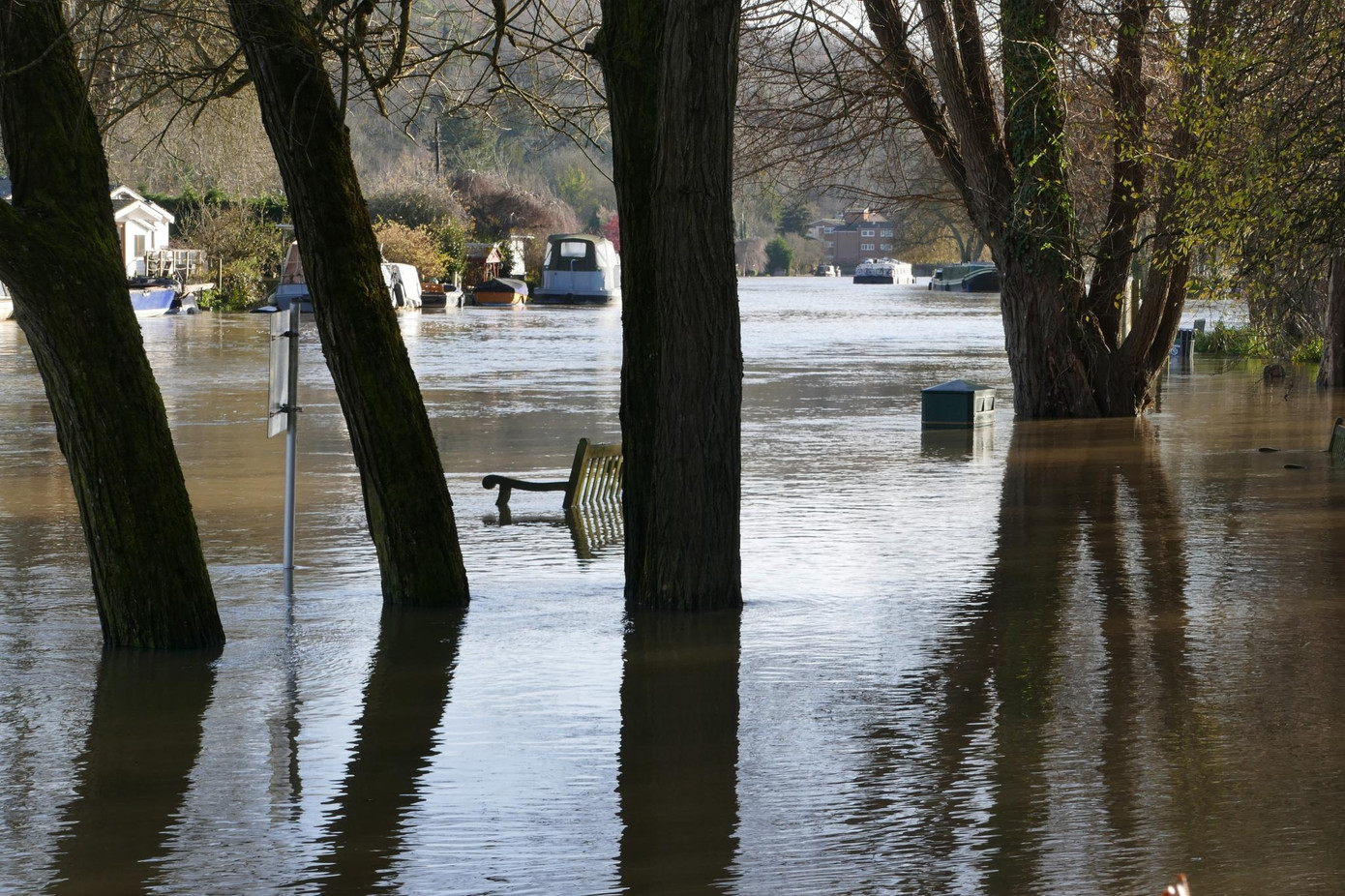 Cotswolds bị ngập trong nước do trận lũ lụt sau bão Bert vào cuối tháng 11. Ảnh: ZUMAPRESS.com/Shutterstock.