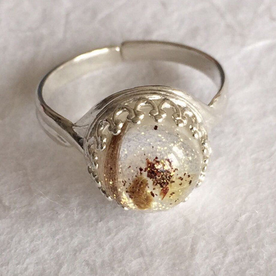 Rộ trào lưu làm trang sức từ... sữa mẹ ảnh 4