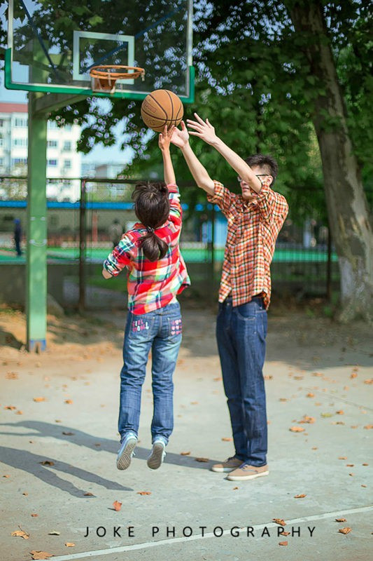 Hiện tại, cặp đôi này đang học tại đại học Giang Tô, Trung Quốc. Sự khác biệt lớn về chiều cao này đã khiến cho họ trở thành những người nổi tiếng, gây thu hút rất nhiều ánh mắt khi đi cạnh nhau trong trường học