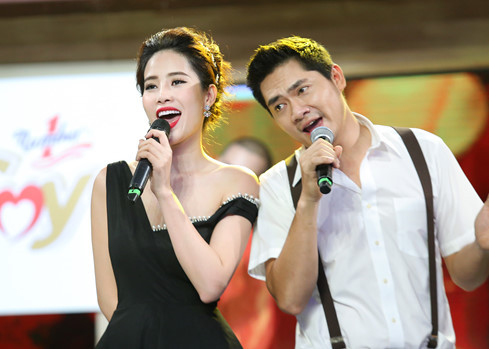 Hoa khôi Nam Em thi hát bolero ảnh 1