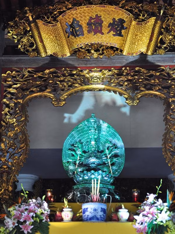 Phật ngọc Quan Âm tại chùa Tảo Sách, Tây Hồ, Hà Nội Ảnh: Thuận Phong Phật ngọc Quan Âm tại chùa Tảo Sách, Tây Hồ, Hà Nội Ảnh: Thuận Phong