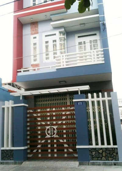 Sau khi xảy ra sự việc nhà ông D lúc nào hai vợ chồng cũng đóng cửa đấm đá, ùm sèo trong nhà