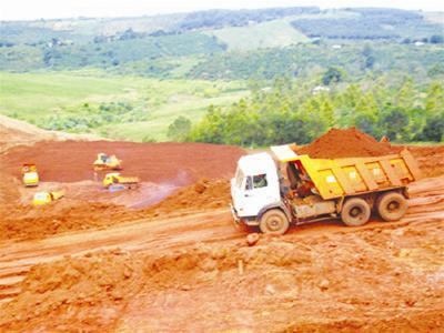 Công trường khai thác quặng alumin tại Đăk Nông. Ảnh: Hoàng Thiên Nga