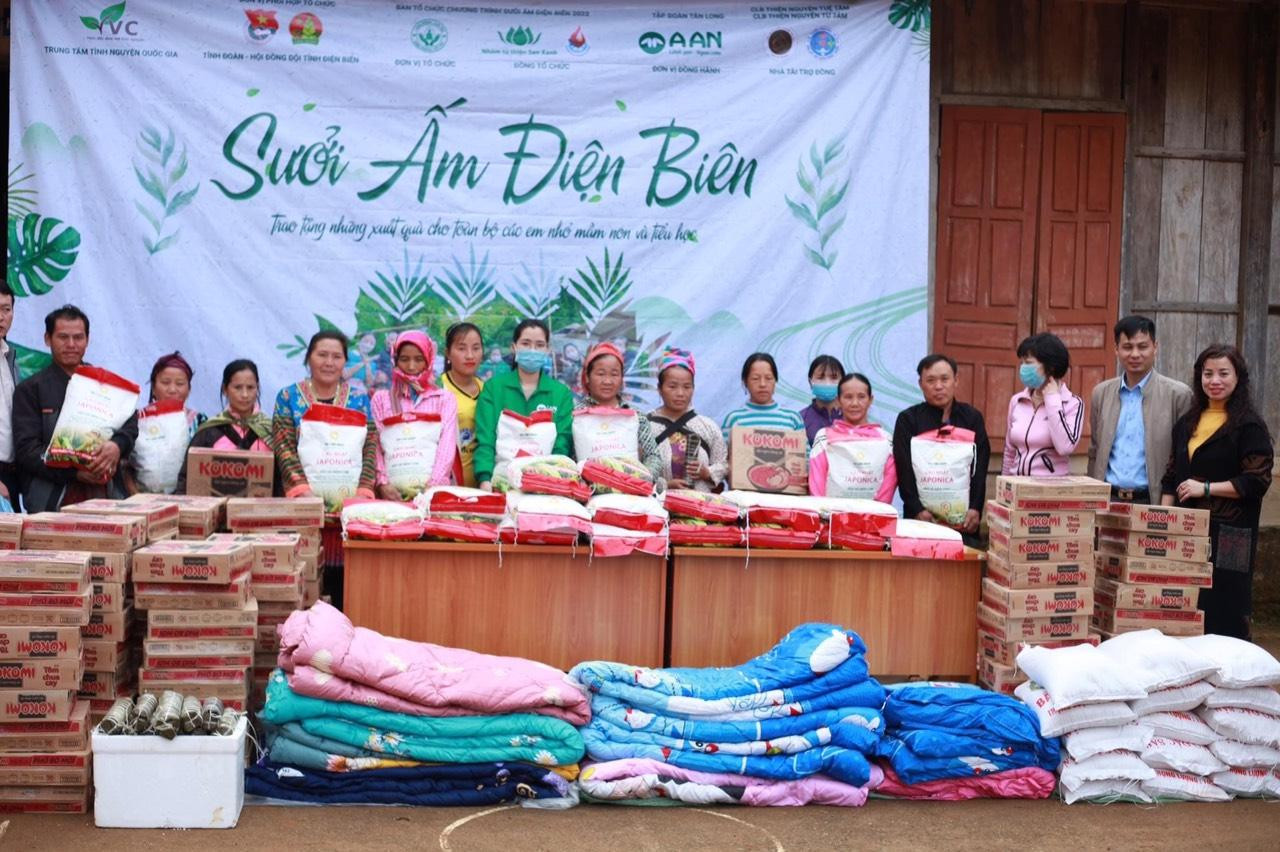 Gạo A An trao tặng quà đến các hộ dân xã Pá Mỳ (Điện Biên) Gạo A An trao tặng quà đến các hộ dân xã Pá Mỳ (Điện Biên)