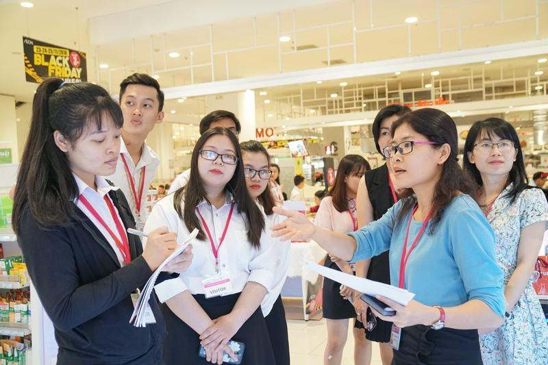 Những chuyến tham quan doanh nghiệp quốc tế được UEF chú trọng tổ chức Những chuyến tham quan doanh nghiệp quốc tế được UEF chú trọng tổ chức