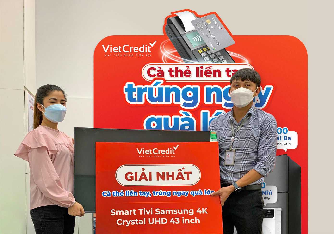 VietCredit đã trao thưởng cho các khách hàng trúng giải trong lần quay số đợt 1