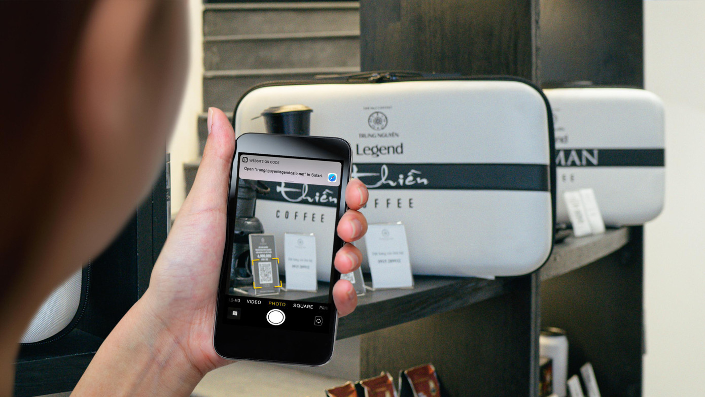 Quét mã QR Code là một trải nghiệm mới của khách hàng khi đến với Thế giới cà phê Trung Nguyên Legend để khám phá những câu chuyện thú vị về kho tàng tri thức cà phê và ba nền văn minh cà phê thế giới.