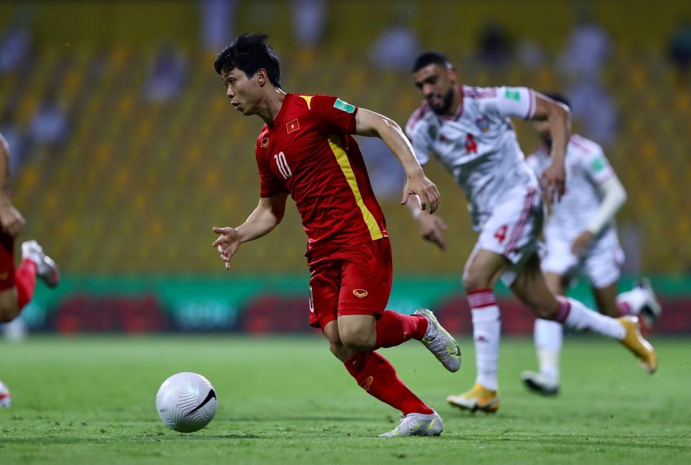 Kỹ năng đi bóng của Công Phượng là bài toán khó giải đối với bất kì một hàng phòng ngự nào tại châu Á