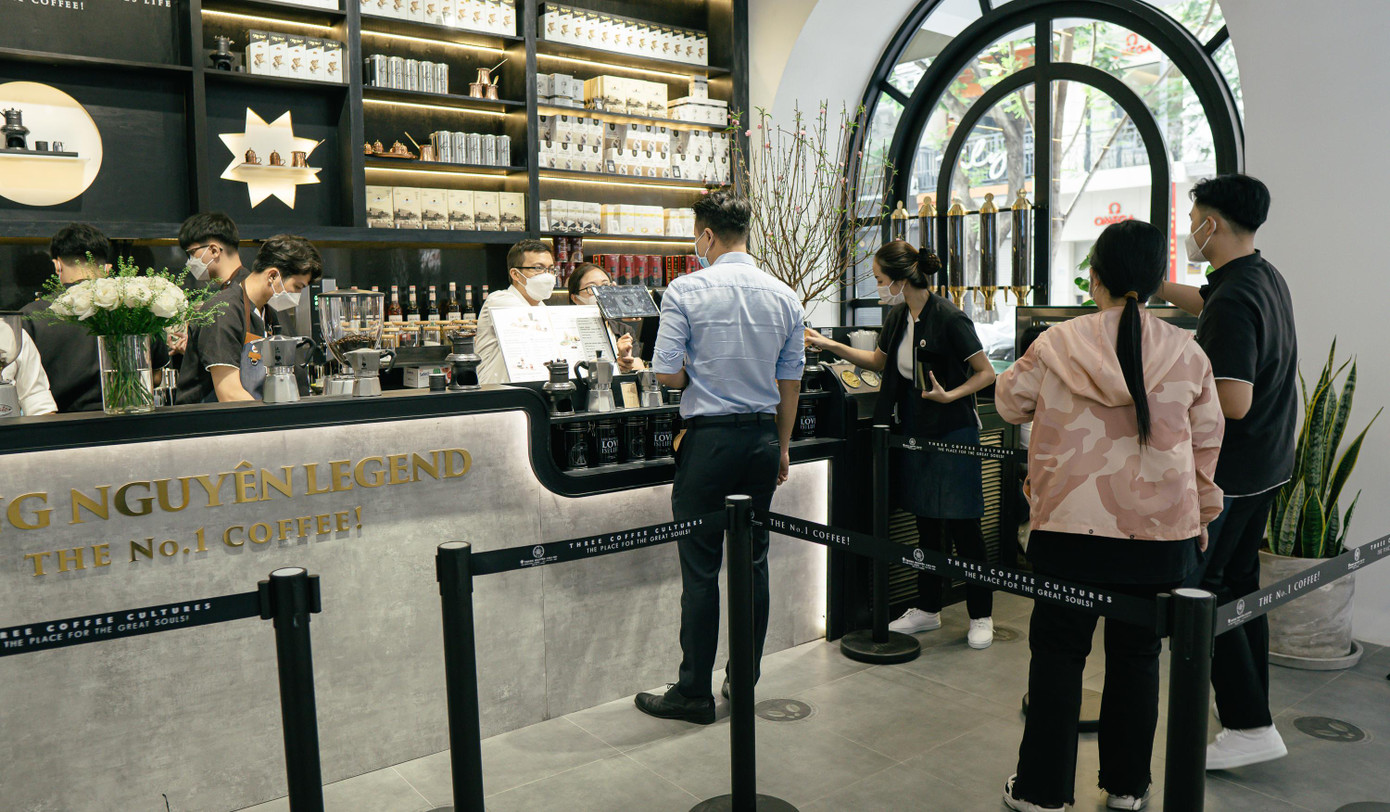 Các chuyên gia Trung Nguyên Legend luôn sẵn sàng tư vấn, chia sẻ những câu chuyện thú vị, đầy cảm hứng về cà phê và vĩ nhân, ba nền văn minh cà phê khi bạn đến với Thế giới cà phê Trung Nguyên Legend.