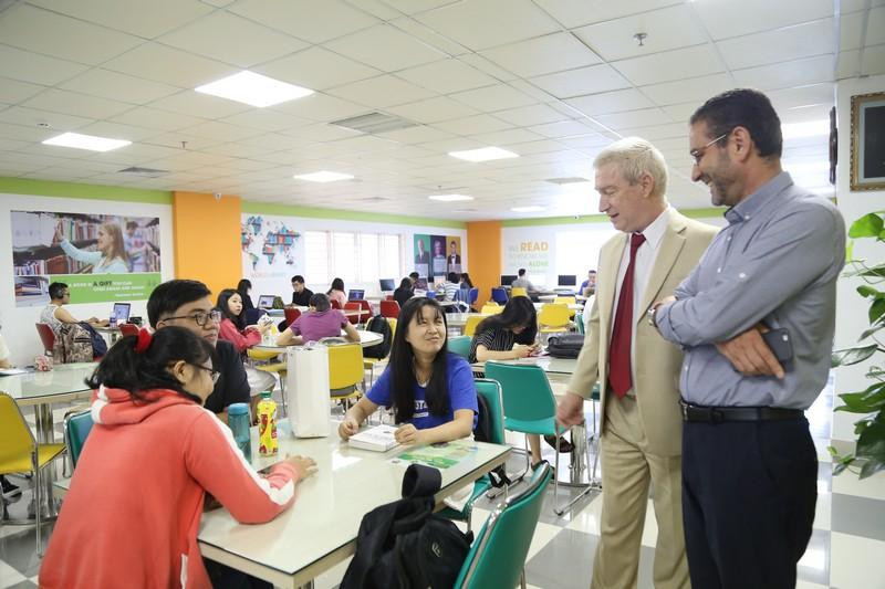 Môi trường học tập quốc tế là tạo lợi thế về ngoại ngữ cho sinh viên Môi trường học tập quốc tế là tạo lợi thế về ngoại ngữ cho sinh viên