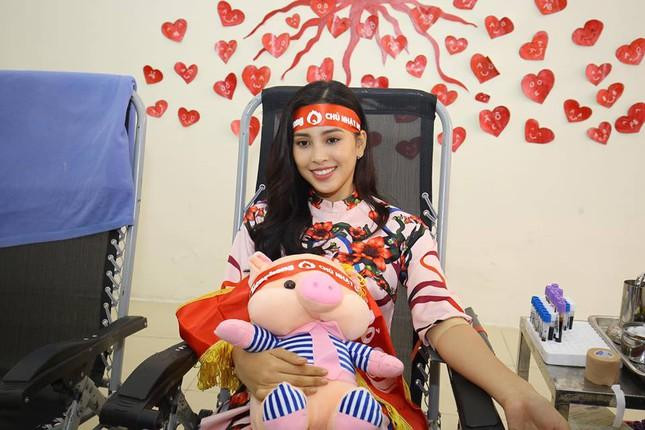 Hoa hậu Việt Nam 2018 Trần Tiểu Vy tham gia hiến máu tình nguyện tại Chủ Nhật Đỏ năm 2019