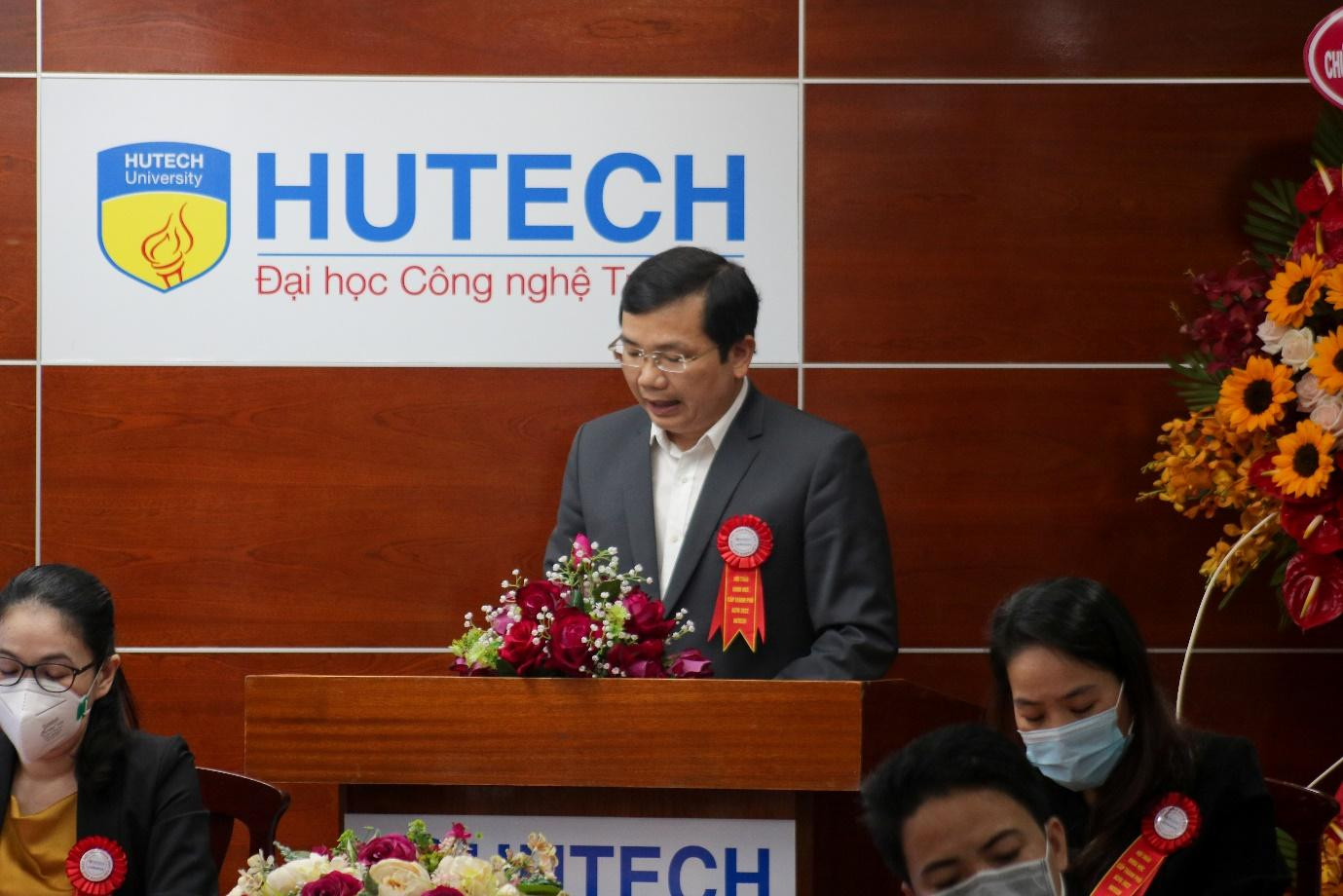 Ông Phạm Ngọc Hoàng Thanh - Trưởng Ban Đối ngoại của Hội Kế toán và Kiểm toán Việt Nam, Tổng Giám đốc Trung tâm Smart Train phát biểu tại hội thảo Ông Phạm Ngọc Hoàng Thanh - Trưởng Ban Đối ngoại của Hội Kế toán và Kiểm toán Việt Nam, Tổng Giám đốc Trung tâm Smart Train phát biểu tại hội thảo