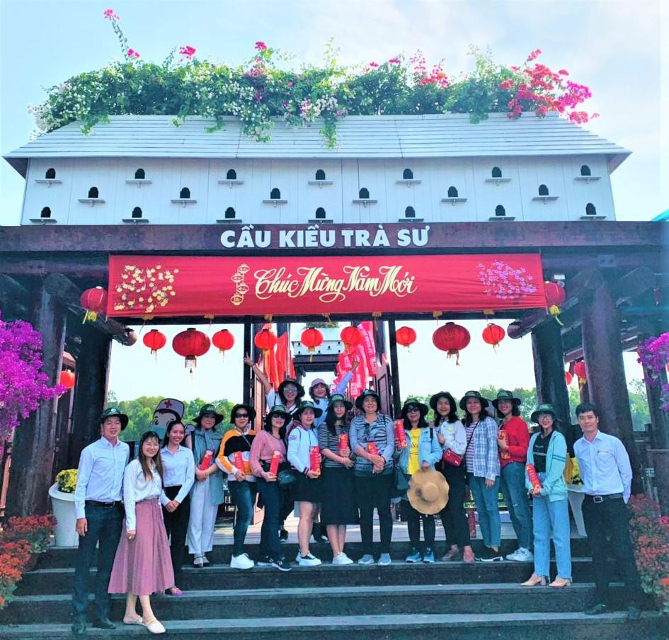 Nhiều đoàn du khách chọn Trà Sư là điểm xuất hành khai lộc đầu xuân Nhiều đoàn du khách chọn Trà Sư là điểm xuất hành khai lộc đầu xuân