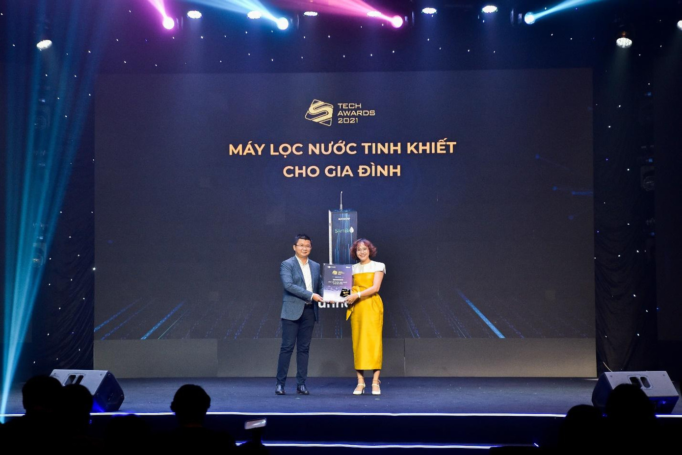 Đại diện SUNHOUSE nhận giải tại Tech Awards 2021