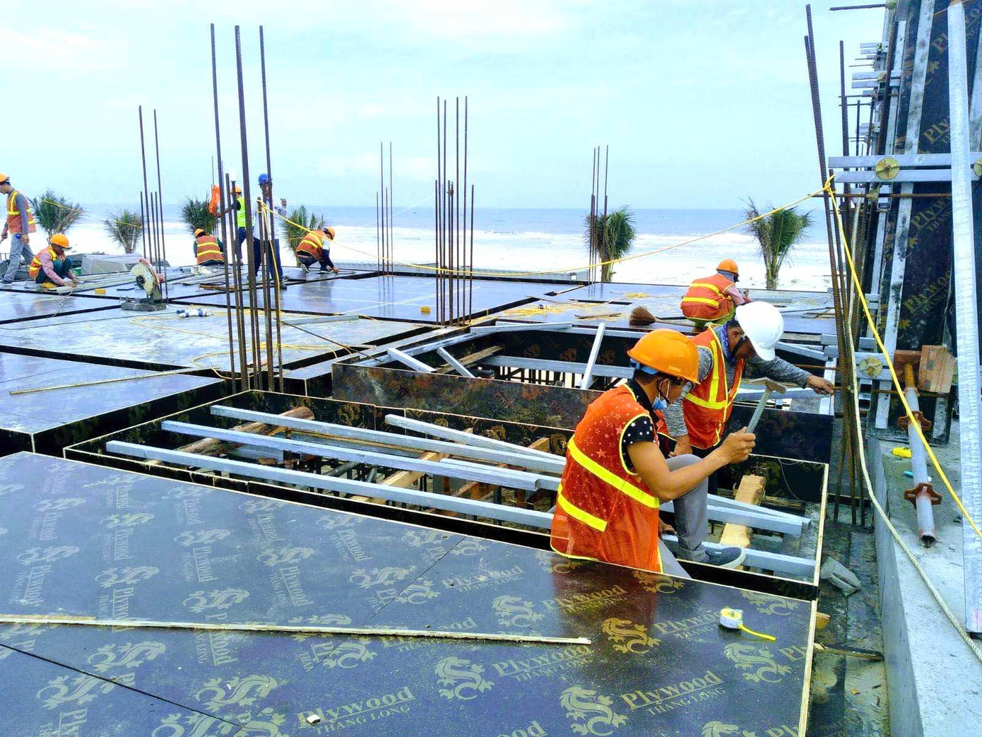 Thi công 3 ca xuyên Tết Nguyên đán trên công trường FLC Quảng Bình Thi công 3 ca xuyên Tết Nguyên đán trên công trường FLC Quảng Bình