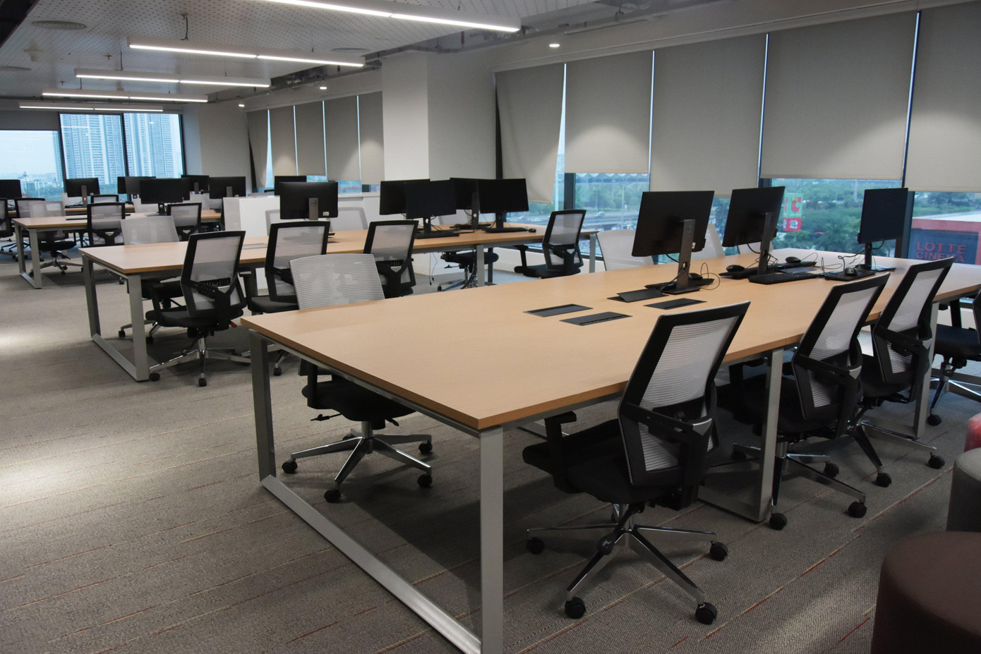 Sản phẩm của Nội thất Hòa Phát góp phần mang đến không gian làm việc hiện đại cho Ngân hàng Techcombank tại tòaD’Capitale Hà Nội. (Nguồn: Nội thất Hòa Phát) Sản phẩm của Nội thất Hòa Phát góp phần mang đến không gian làm việc hiện đại cho Ngân hàng Techcombank tại tòaD’Capitale Hà Nội. (Nguồn: Nội thất Hòa Phát)