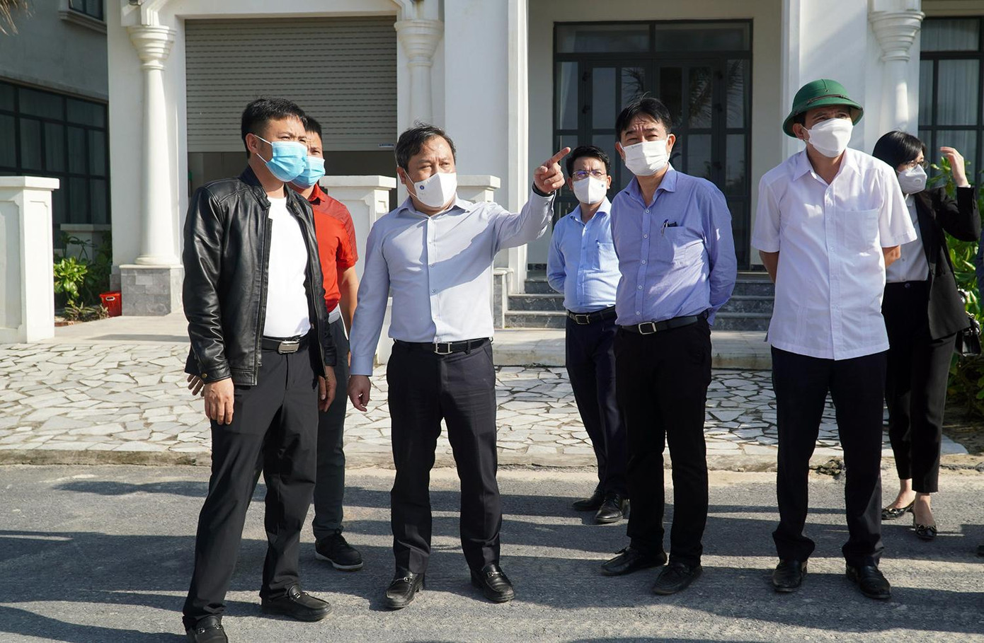 Đoàn công tác kiểm tra tiến độ tại các hạng mục biệt thự nghỉ dưỡng Đoàn công tác kiểm tra tiến độ tại các hạng mục biệt thự nghỉ dưỡng