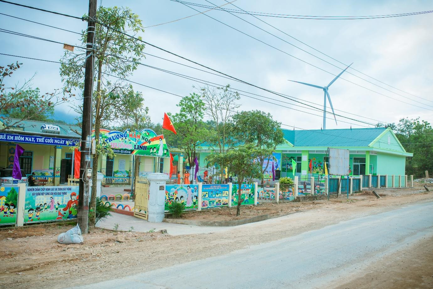 Ngôi trường mới khang trang với 3 phòng học và 1 bếp ăn