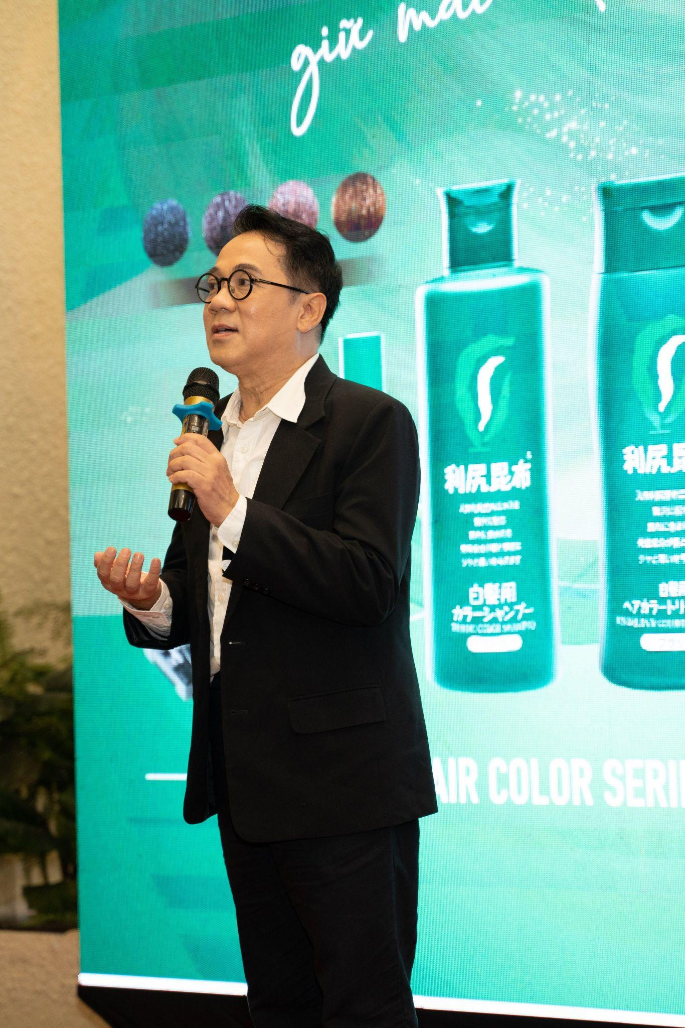 NSƯT Thành Lộc chia sẻ tại buổi ra mắt sản phẩm RISHIRI HAIR COLOR SERIES.