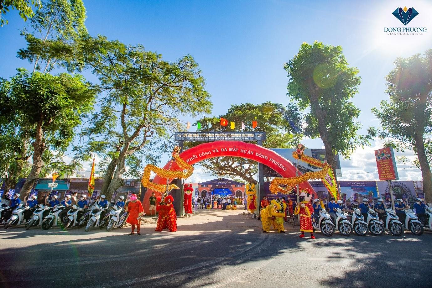 Lễ khởi công và ra mắt dự án Đông Phương Diamond Central thu hút đông đảo khách hàng quan tâm tham dự. Lễ khởi công và ra mắt dự án Đông Phương Diamond Central thu hút đông đảo khách hàng quan tâm tham dự.