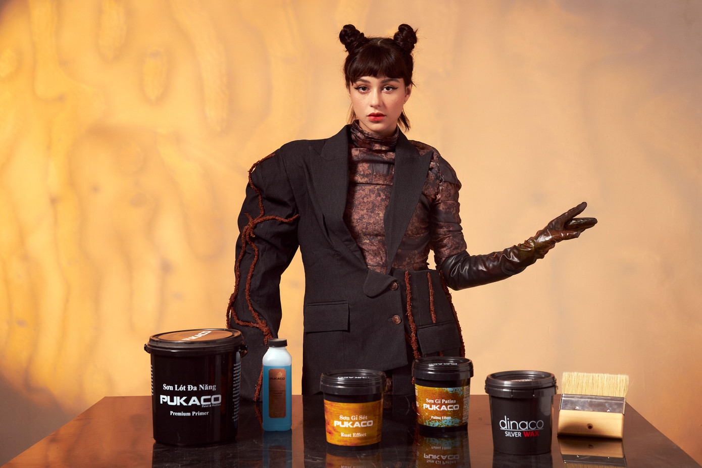 Gam màu ấn tượng biến hóa không gian và bất cứ vật thể nào cũng có thể gỉ sét ngay lập tức khiến các bạn trẻ mê mẩn