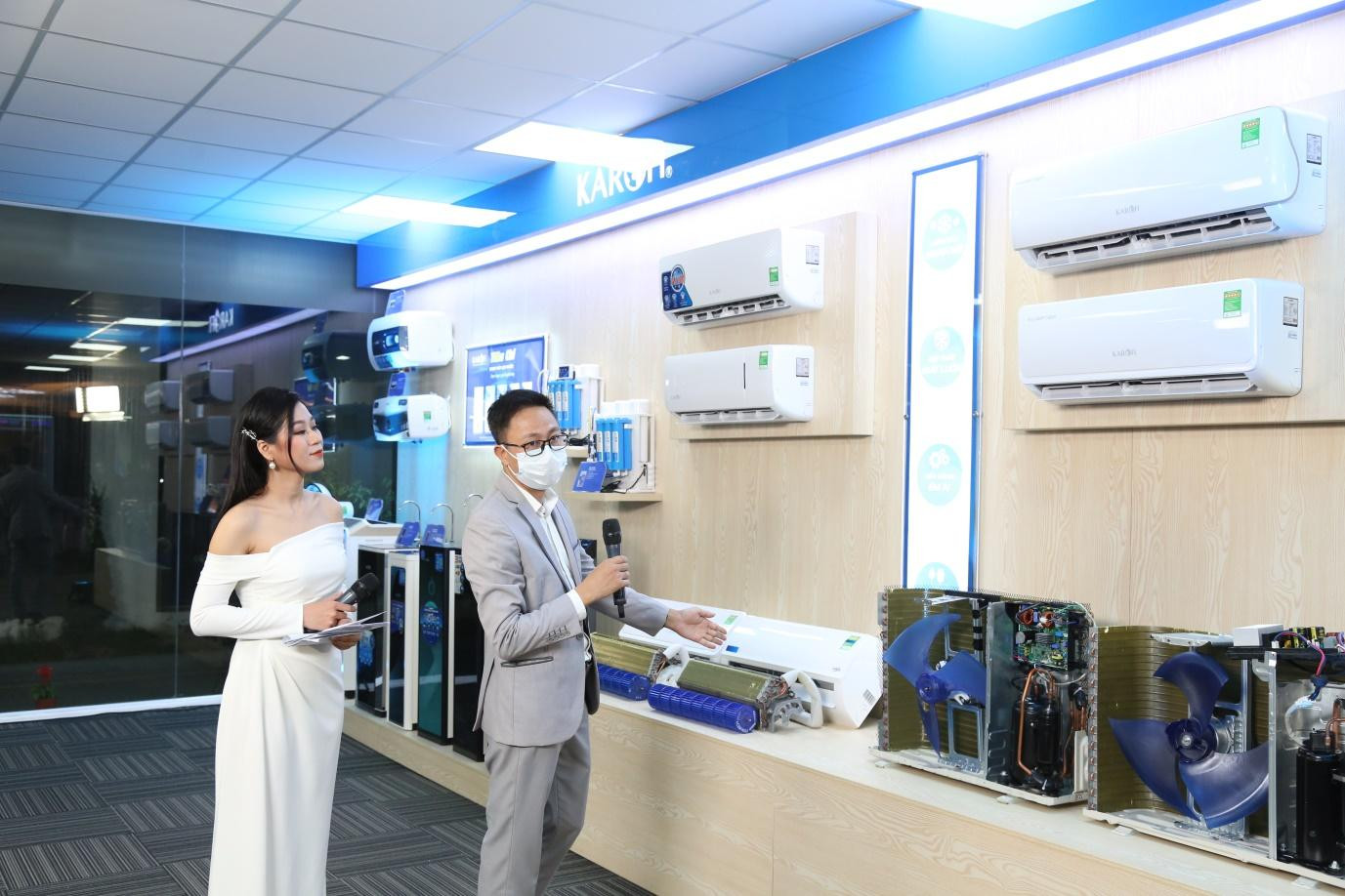 4 sản phẩm điều hoà không khí Karofi bao gồm dòng tiêu chuẩn và dòng công nghệ Inverter với công suất làm lạnh 9000BTU và 12000BTU.