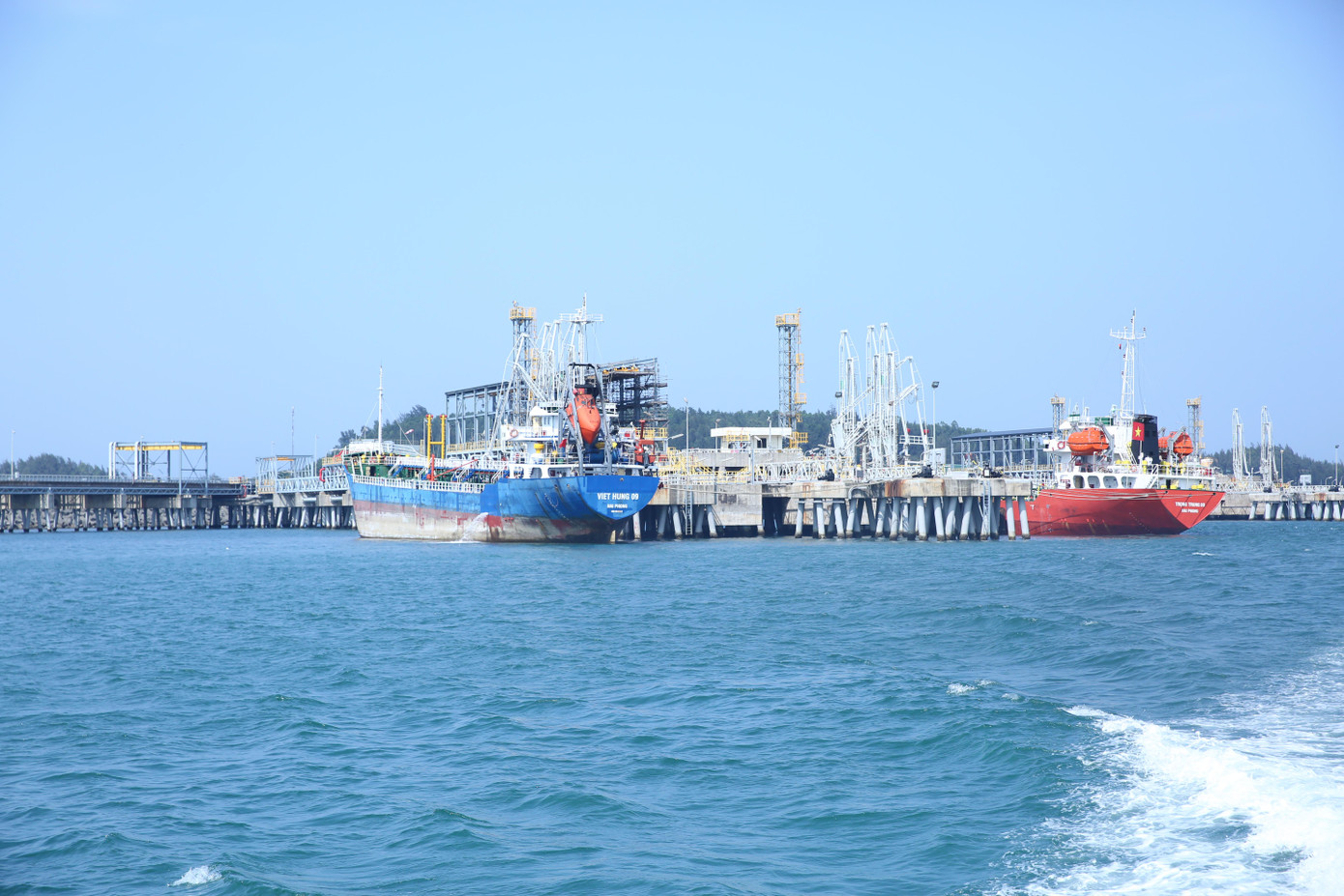 Hoạt động xuất bán sản phẩm của NMLD Dung Quất Hoạt động xuất bán sản phẩm của NMLD Dung Quất