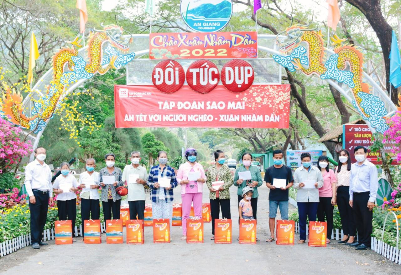 Ấm tình xuân nơi “Ngọn đồi 2 triệu đô”