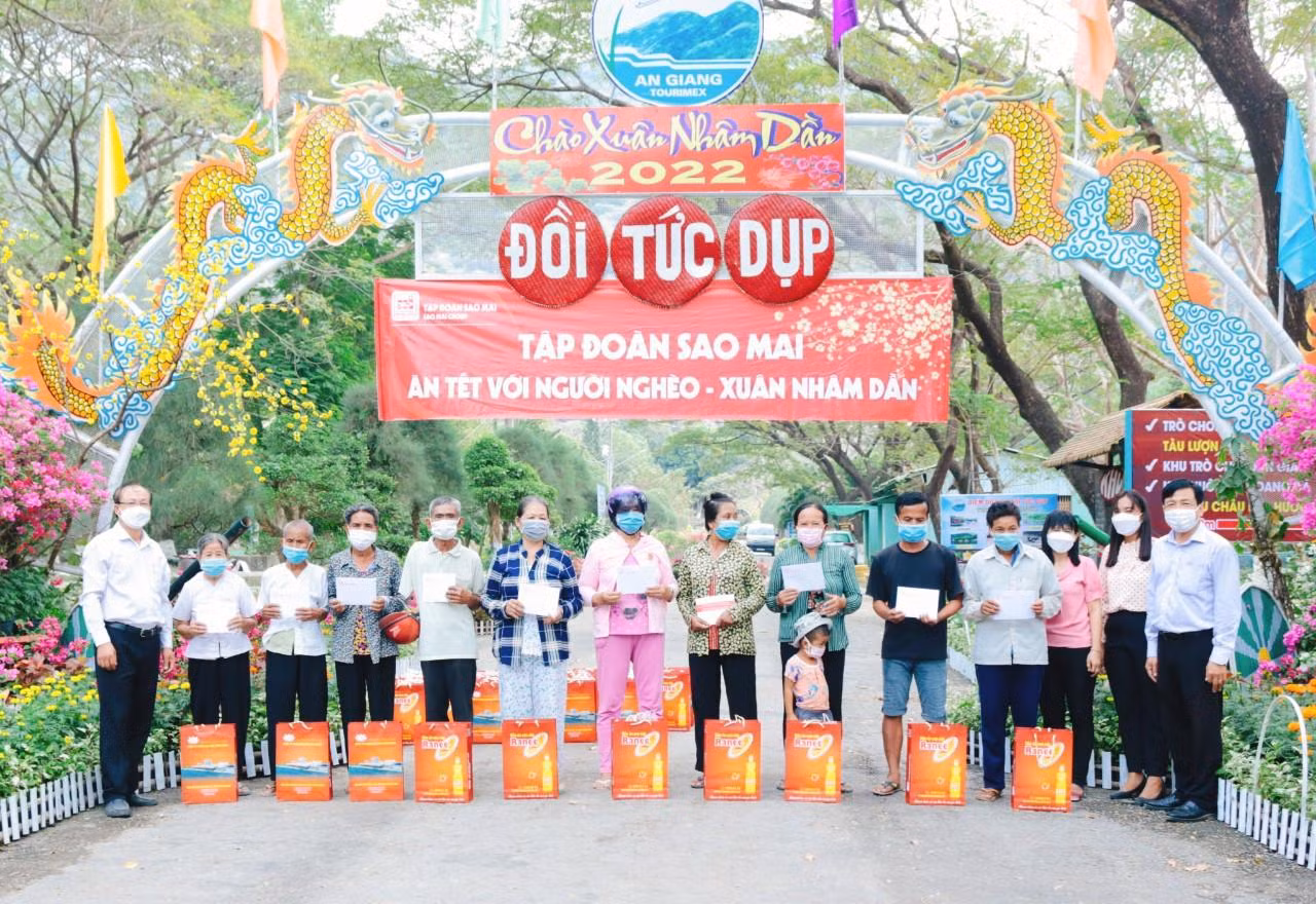 Ấm tình xuân nơi “Ngọn đồi 2 triệu đô”