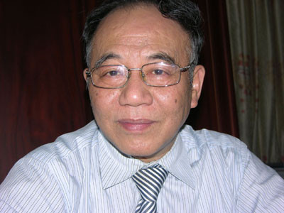 GS - TS Hoàng Chí Bảo