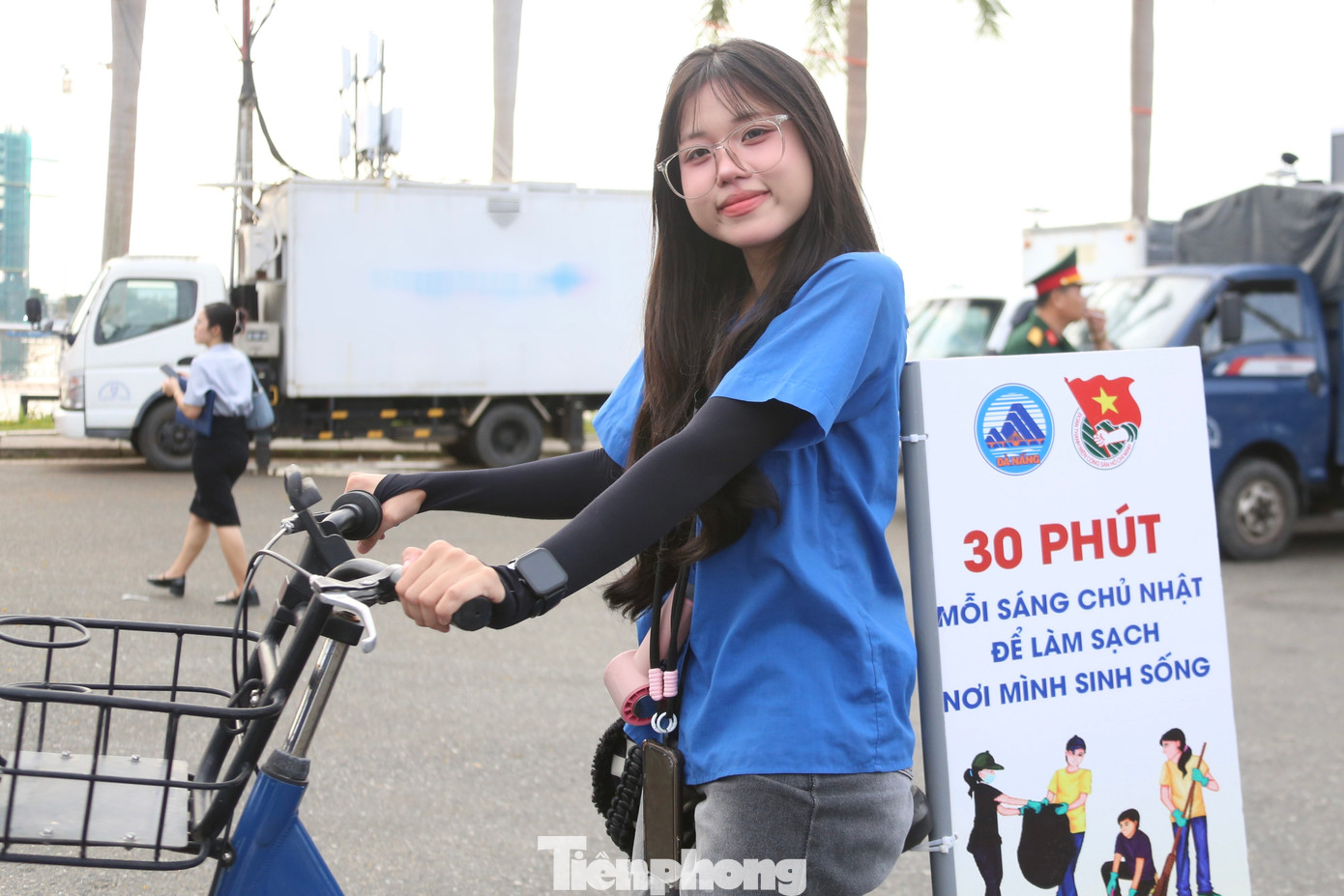 Phan Phương Thủy (trú quận Hải Châu) chia sẻ: “Em cảm thấy rất vui khi được trực tiếp góp sức khởi động chuỗi sự kiện hưởng ứng Tháng hành động vì môi trường và Tuần lễ Biển, Hải đảo Việt Nam. Đà Nẵng là thành phố biển, việc giữ cho môi trường xanh, sạch, đẹp là trách nhiệm của mỗi người dân, đặc biệt là giới trẻ như bọn em”.