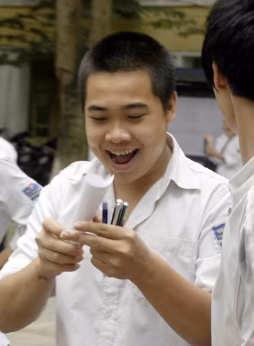 Cười như... sĩ tử làm tốt bài. Ảnh: Phạm Yên