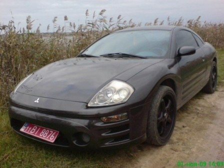 Chiếc xe Mitsubishi Eclipse phiên bản 2003 của Alexander 