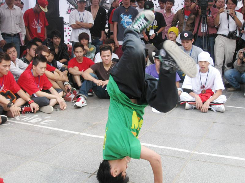 ...và thót tim hồi hộp trước những động tác mạo hiểm ...và thót tim hồi hộp trước những động tác mạo hiểm