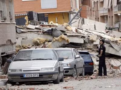 Trận động đất hồi tháng 5 - 2011 ở Tây Ban Nha gây sập nhiều nhà cửa. Ảnh: AP. Trận động đất hồi tháng 5 - 2011 ở Tây Ban Nha gây sập nhiều nhà cửa. Ảnh: AP